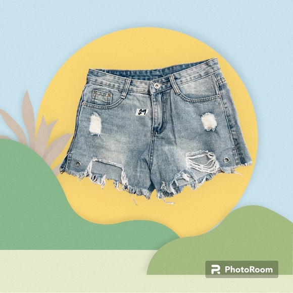 Saddle bronc distressed high rise denim short - Picture 2 of 6